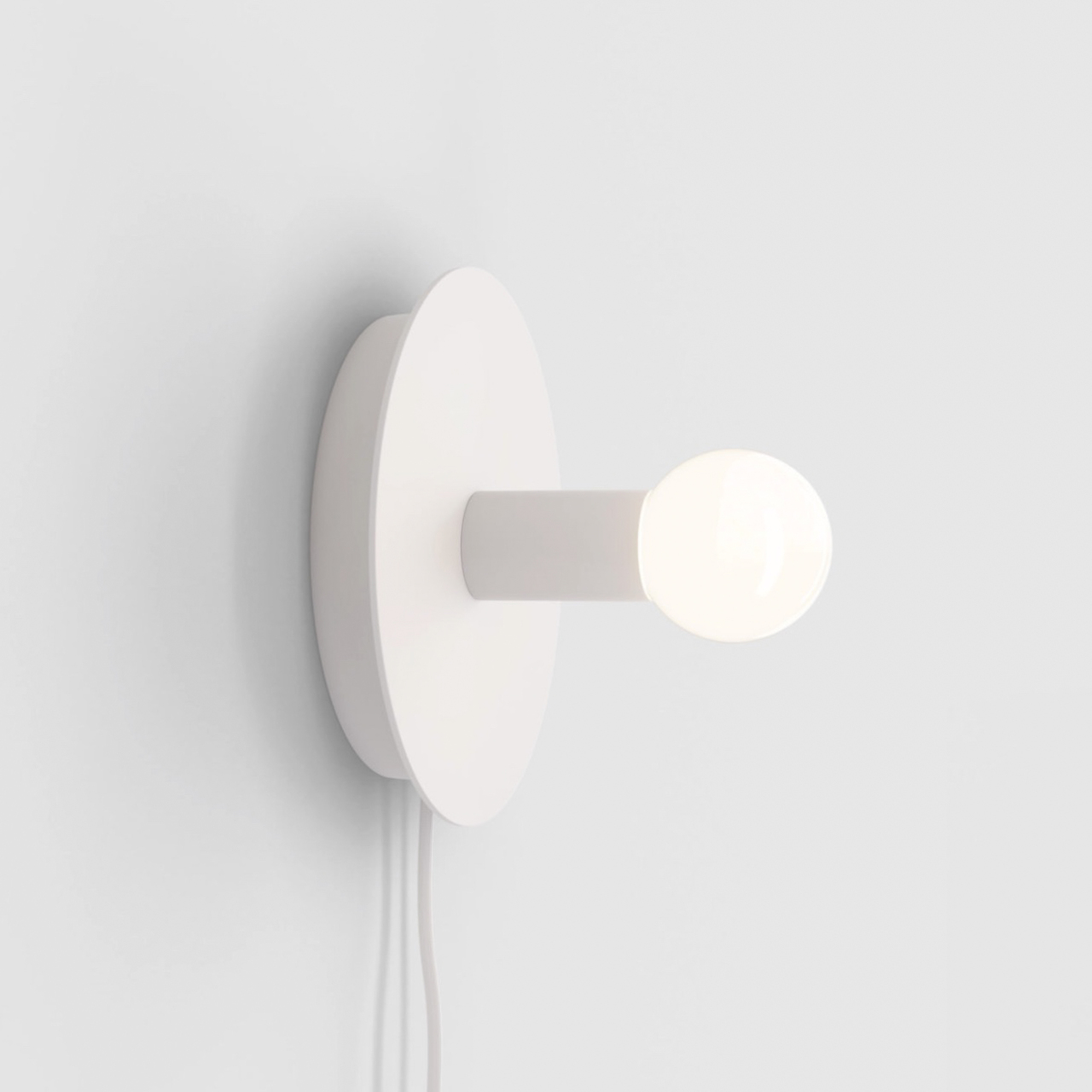 Lambert & Fils Wandleuchte 'Dot' Weiss, Anschluss via Steckdose, Weiss