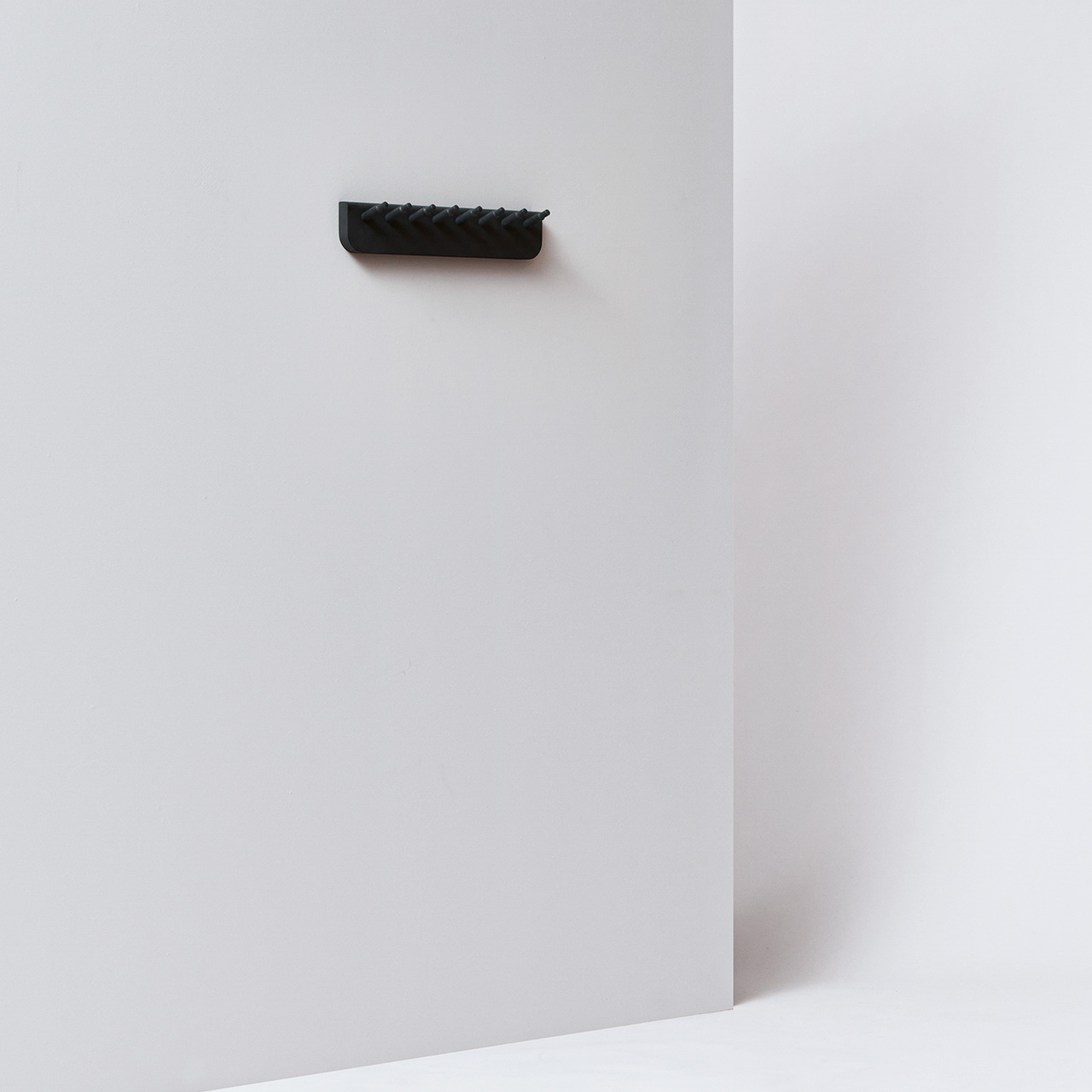 Form & Refine Wandgarderobe 'Echo' Eiche schwarz gebeizt, B: 40 cm