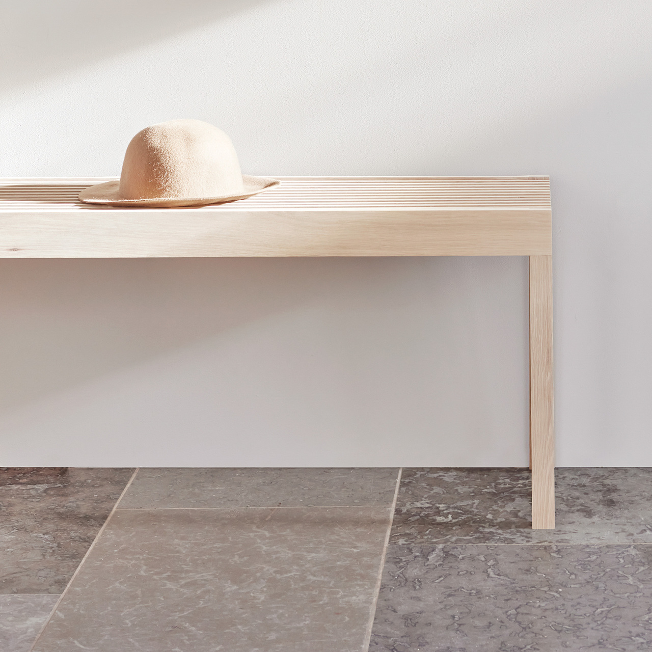 Form & Refine Bank 'Lightweight'