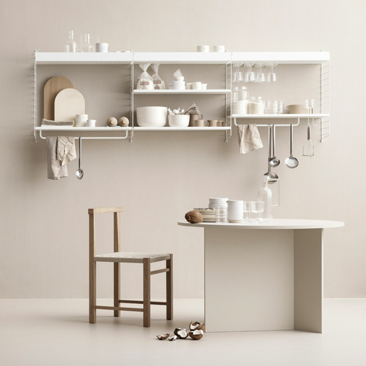 Fürs Geschirr: Regal 'String' String Furniture