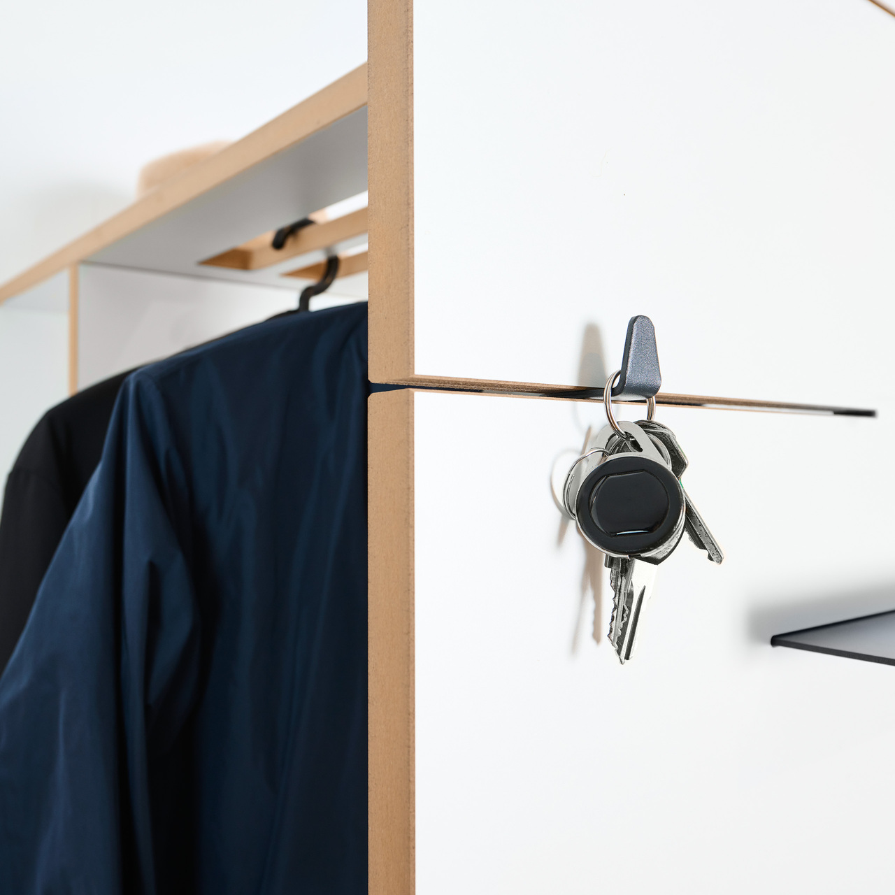 Garderobe 'Angeber' Tojo
