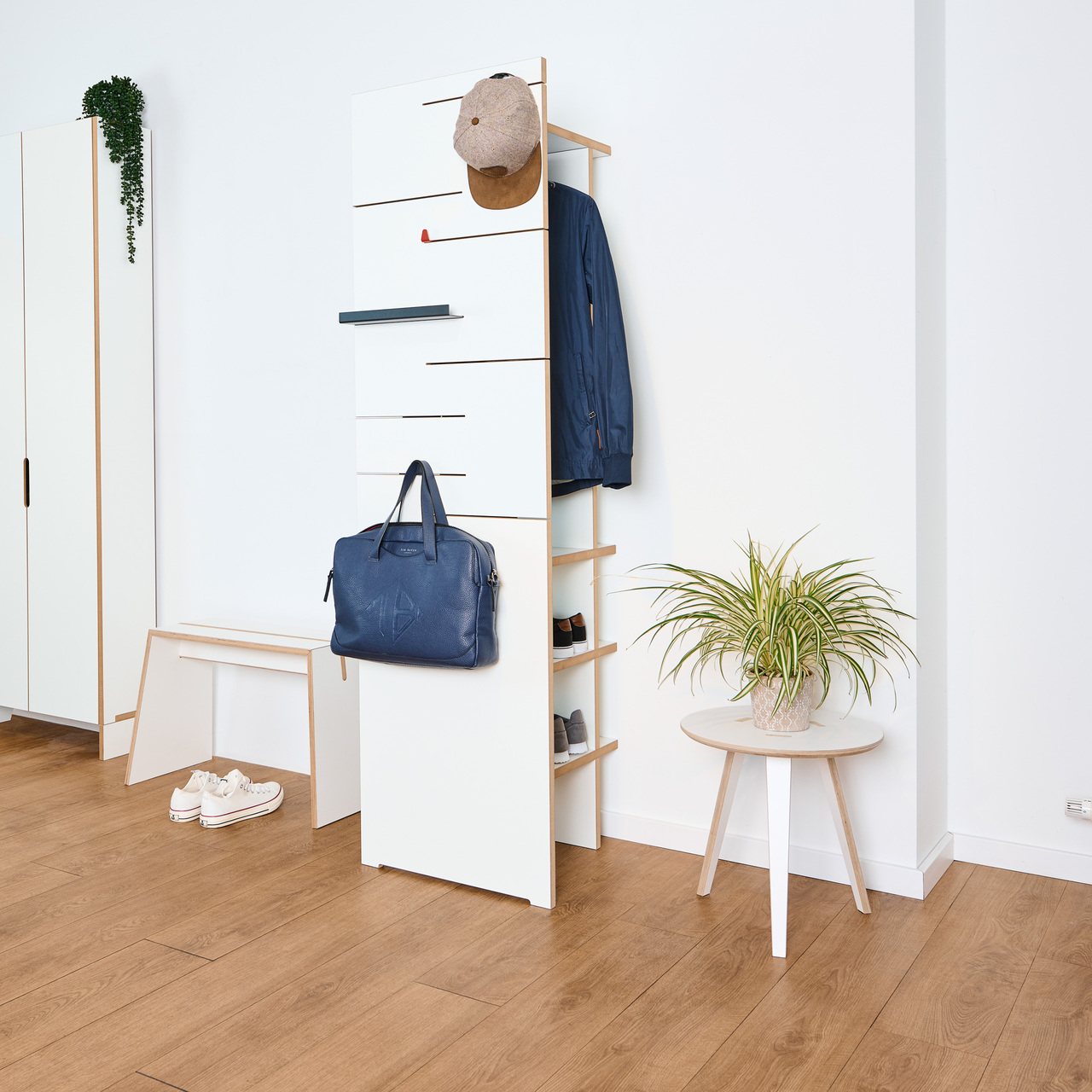 Garderobe 'Angeber' Tojo