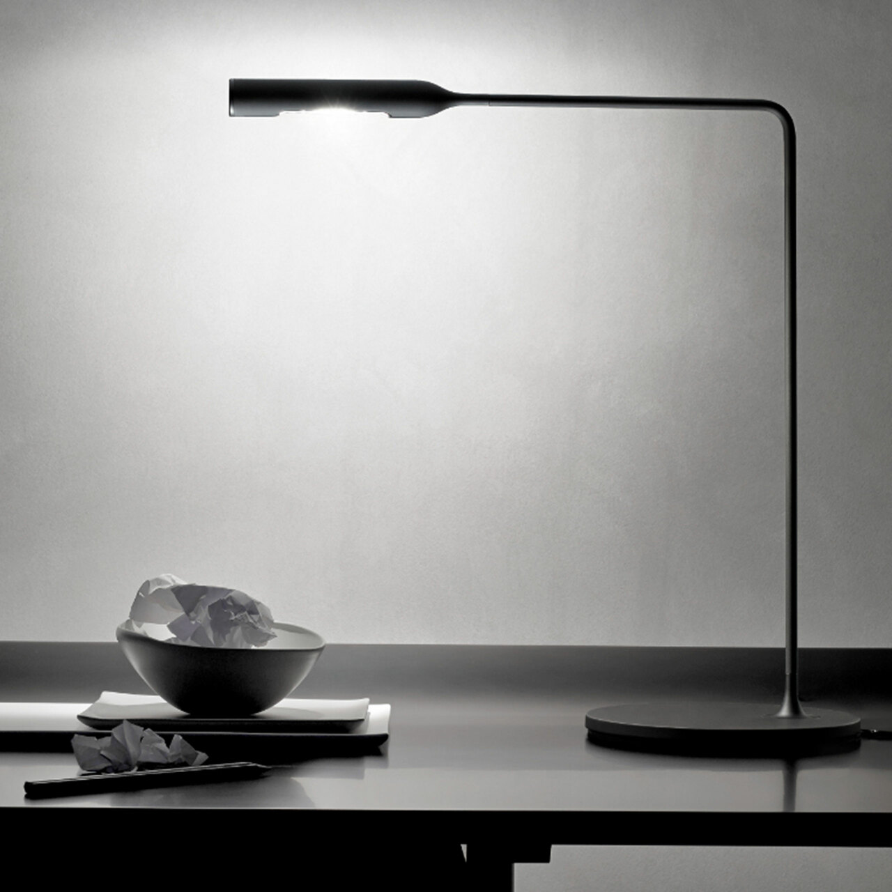Lumina Flo Desk 