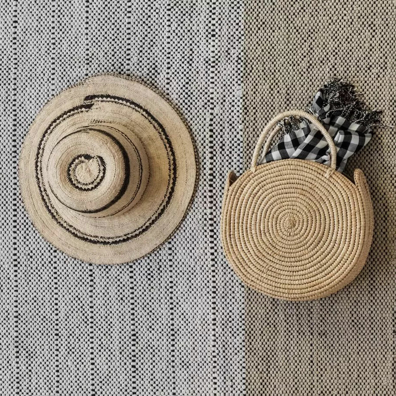 Nanimarquina Teppich Tres Outdoor Stripes B: 170 cm / L: 240 cm , Schwarz-Beige gestreift