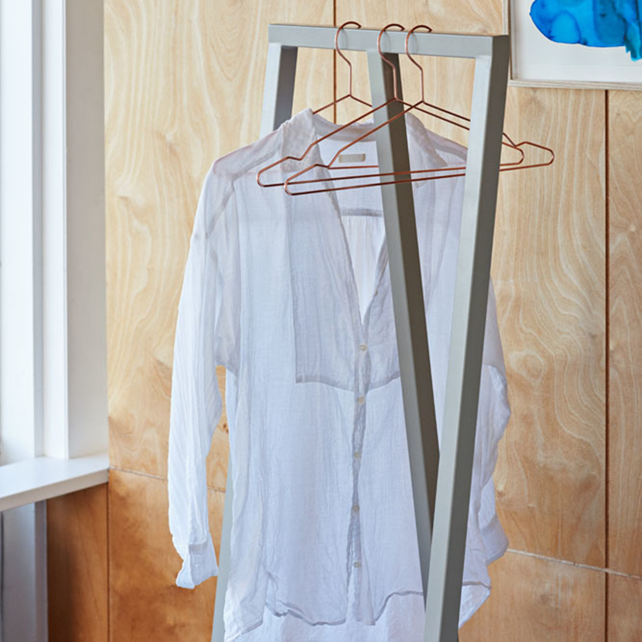 Hay Loop Stand Hall Weiss