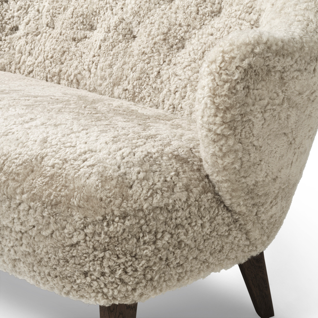 by Lassen Ingeborg Sofa Moonlight - Schaffell, Eiche geräuchert
