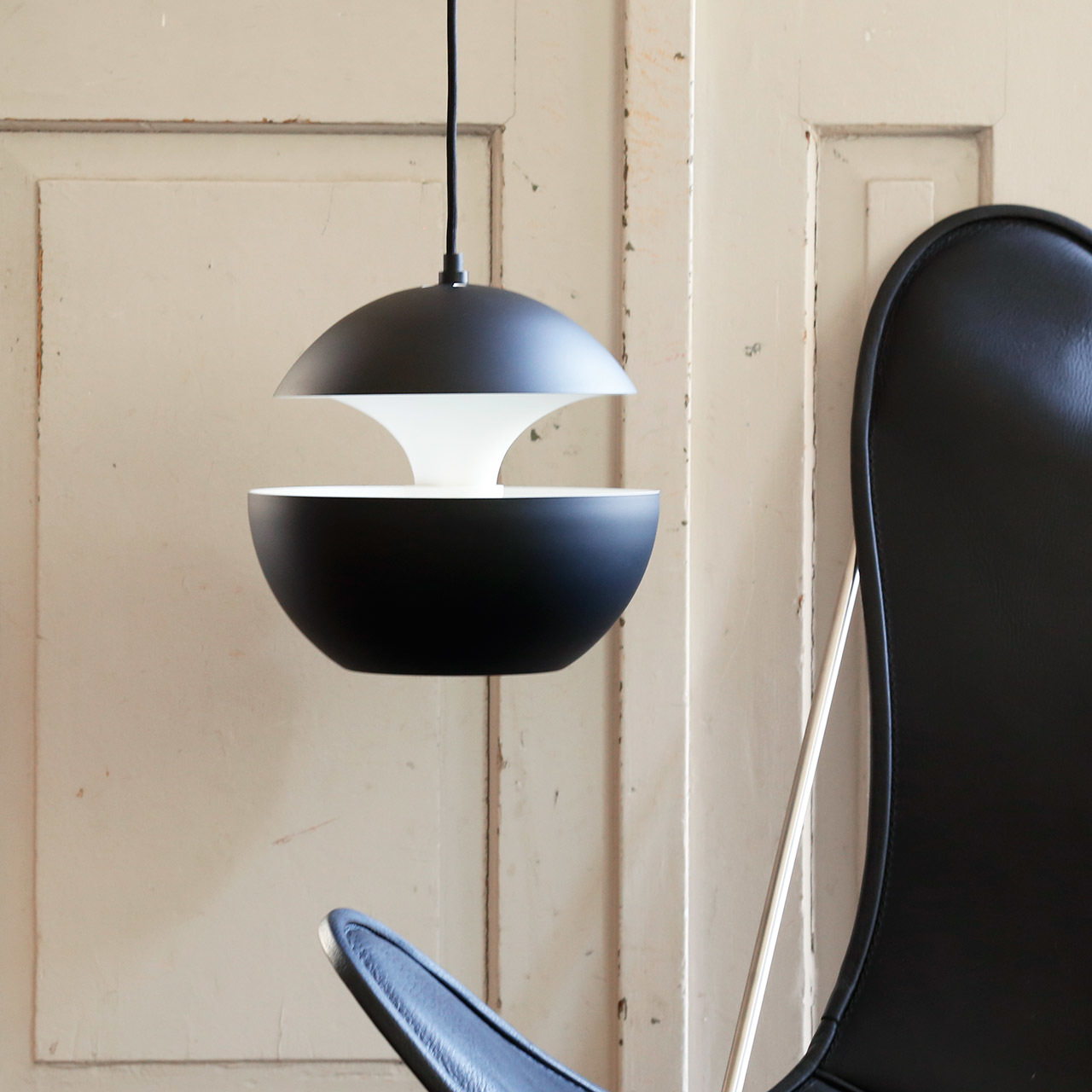Leuchte Here comes the Sun Schwarz DCW Editions