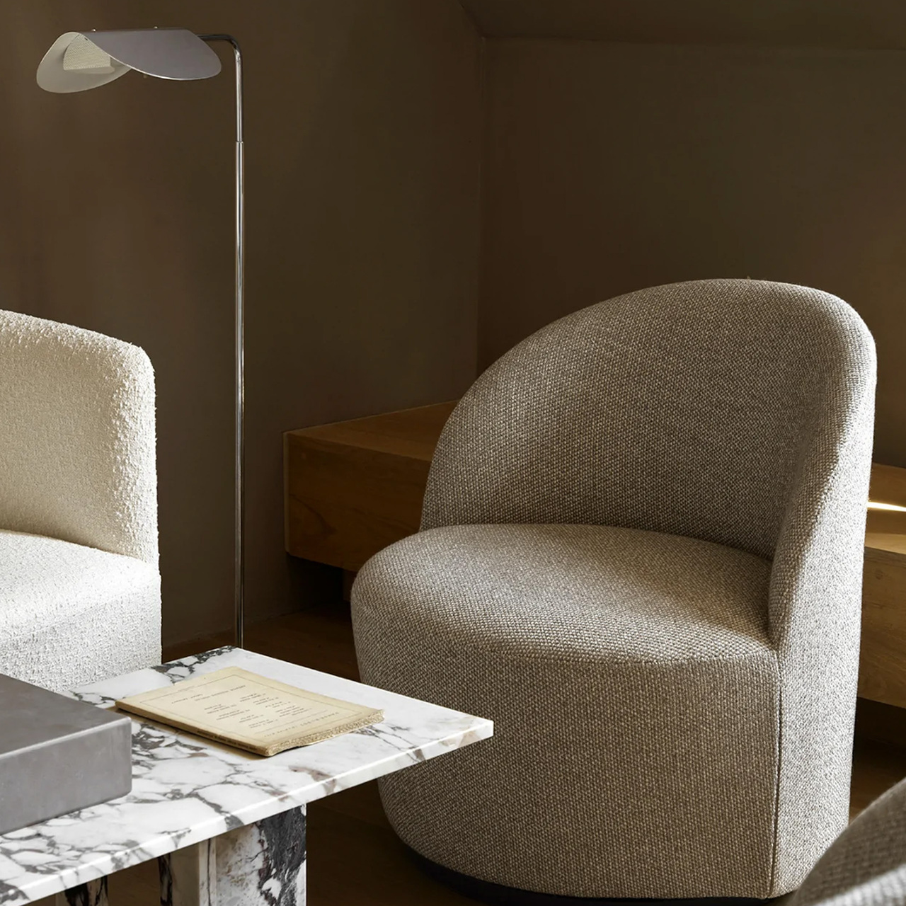 Menu Light Wing Floor Lamp Aluminium poliert