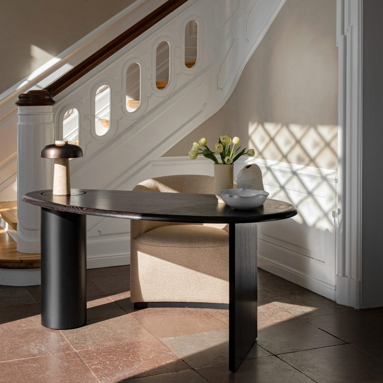 Menu Furniture The Eclipse Desk Eiche