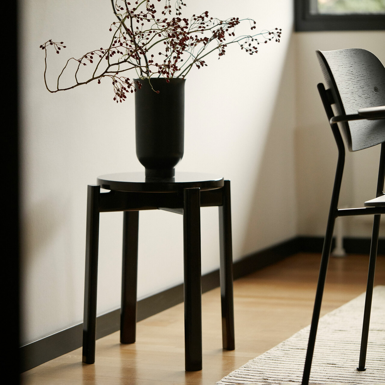 Menu Furniture Passage Stool Eiche dunkel lackiert