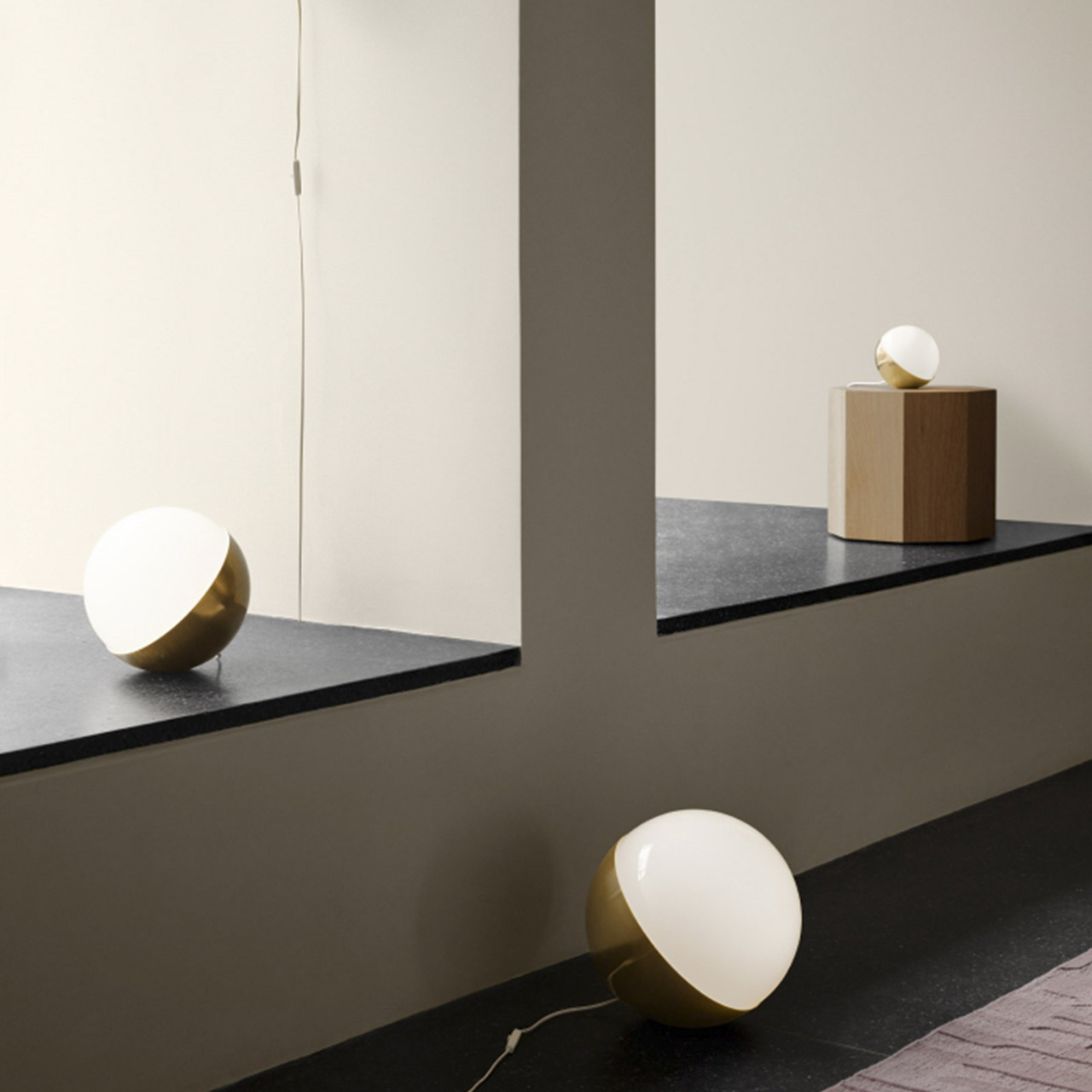 Louis Poulsen VL Studio Tisch-/Stehleuchte Ø: 32 cm , Messing