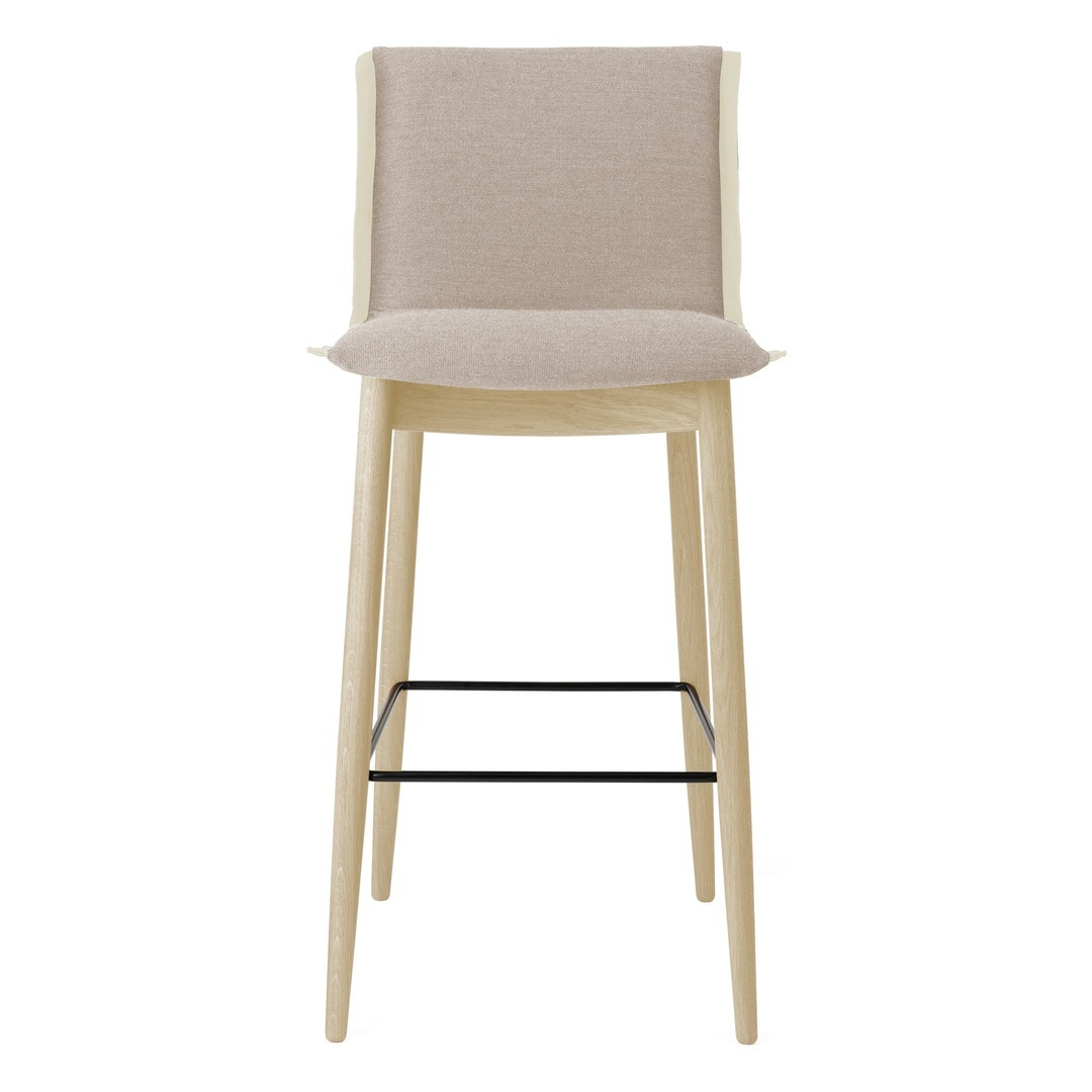 Carl Hansen & Søn Barhocker 'Embrace E006' Beige 0200 - Hallingdal 65, Eiche geseift, Weiss