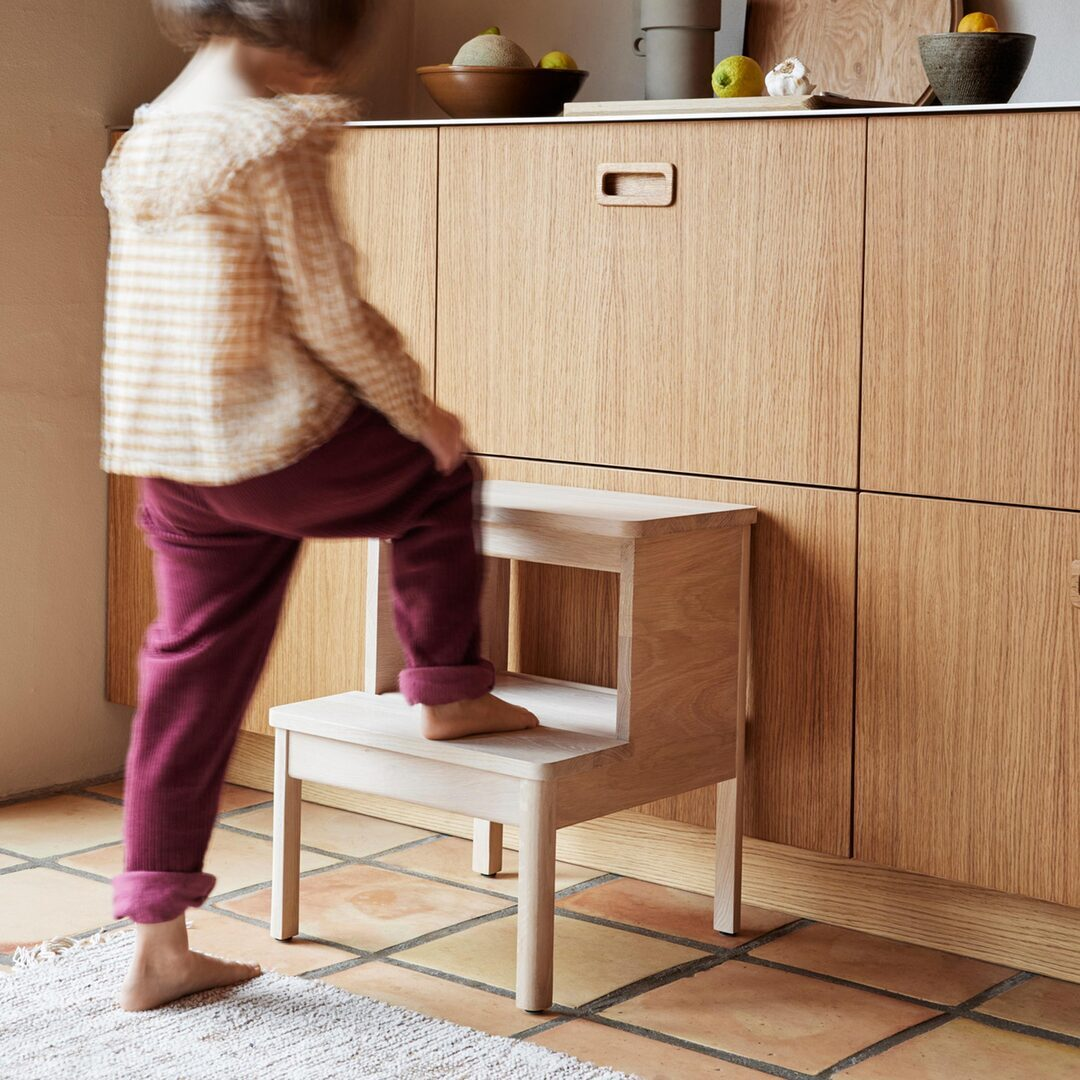 Form & Refine A Line Stepstool Eiche weiss geölt 