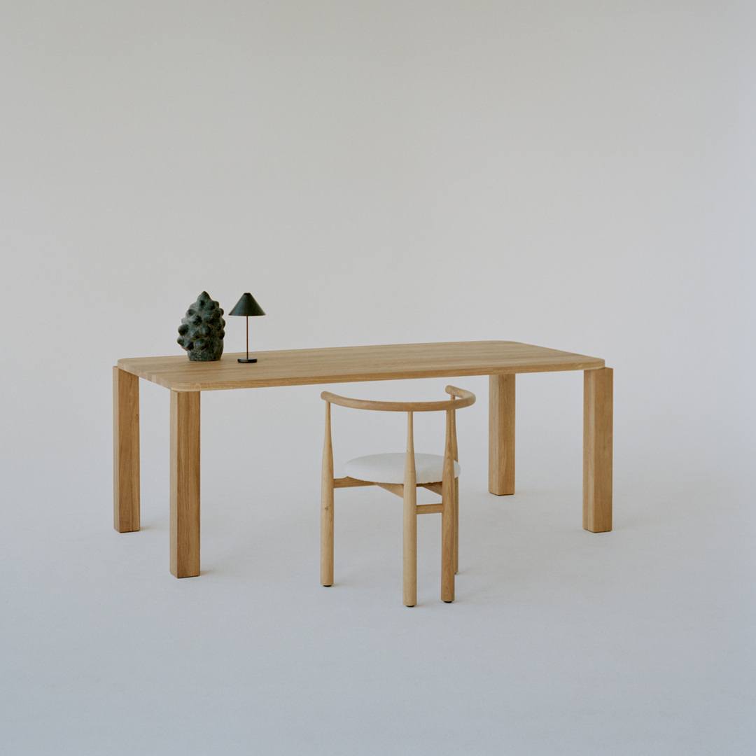 New Works Atlas Dining Table Eiche geräuchert, B: 250 cm / T: 95 cm