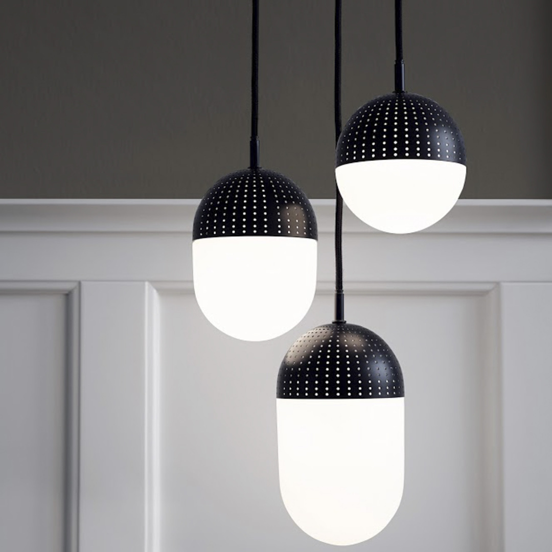 Woud Dot Pendants Opalglas / Metall schwarz lackiert, H: 13 cm