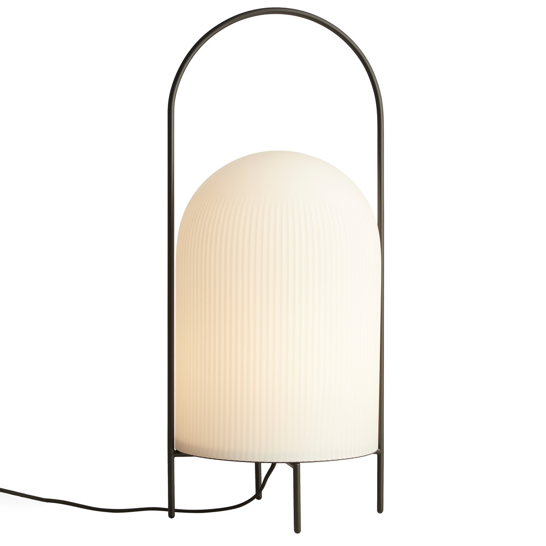 Woud Ghost Floor Lamp Opalglas / Metall schwarz lackiert