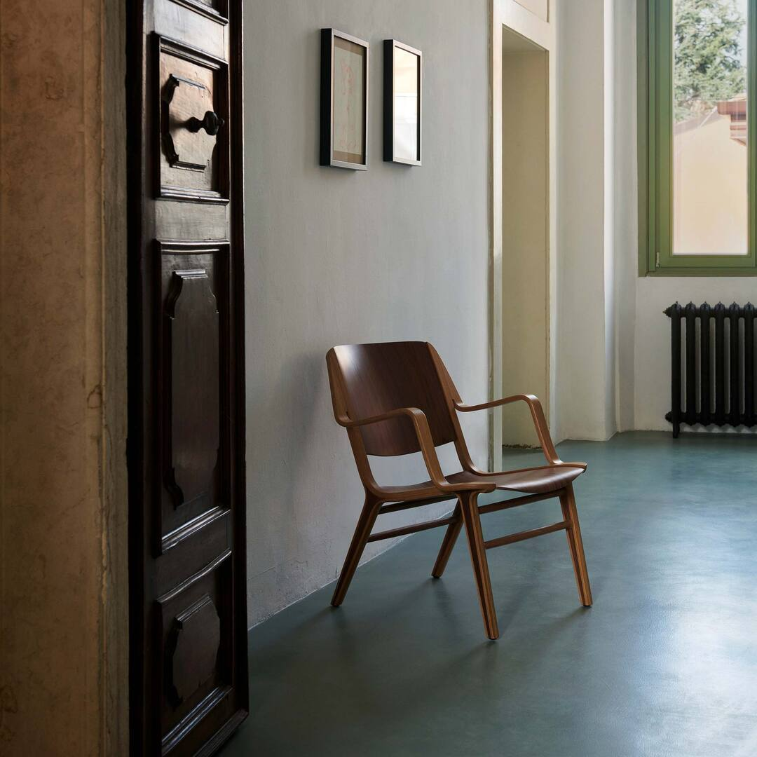 &Tradition Lounge Chair AX HM11 Eiche lackiert / Walnuss
