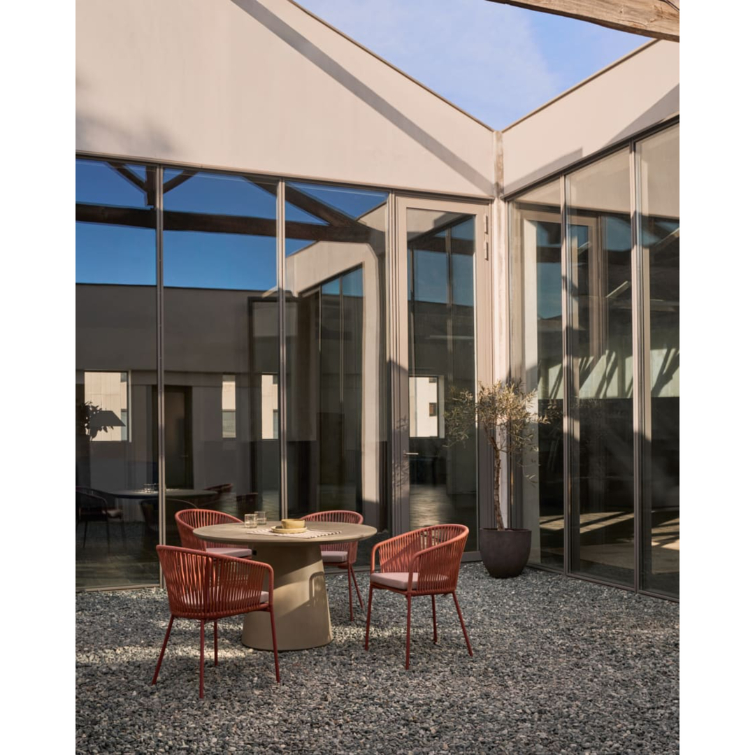 Itai Gartentisch Rund Zement Ø 120 cm Lifestyle 2