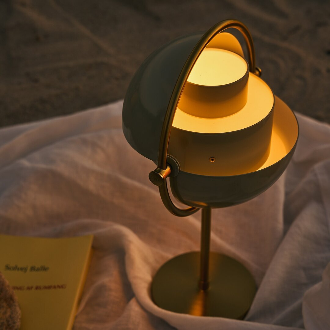 Tragbare Leuchte Multi-Lite Portable von Gubi