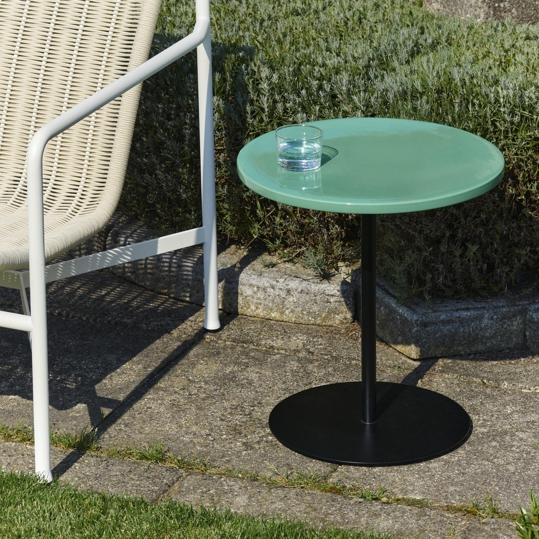 HAY Couchtisch Pyro Coffee Table von HAY Black Powder-coated / Soft Jade ceramic