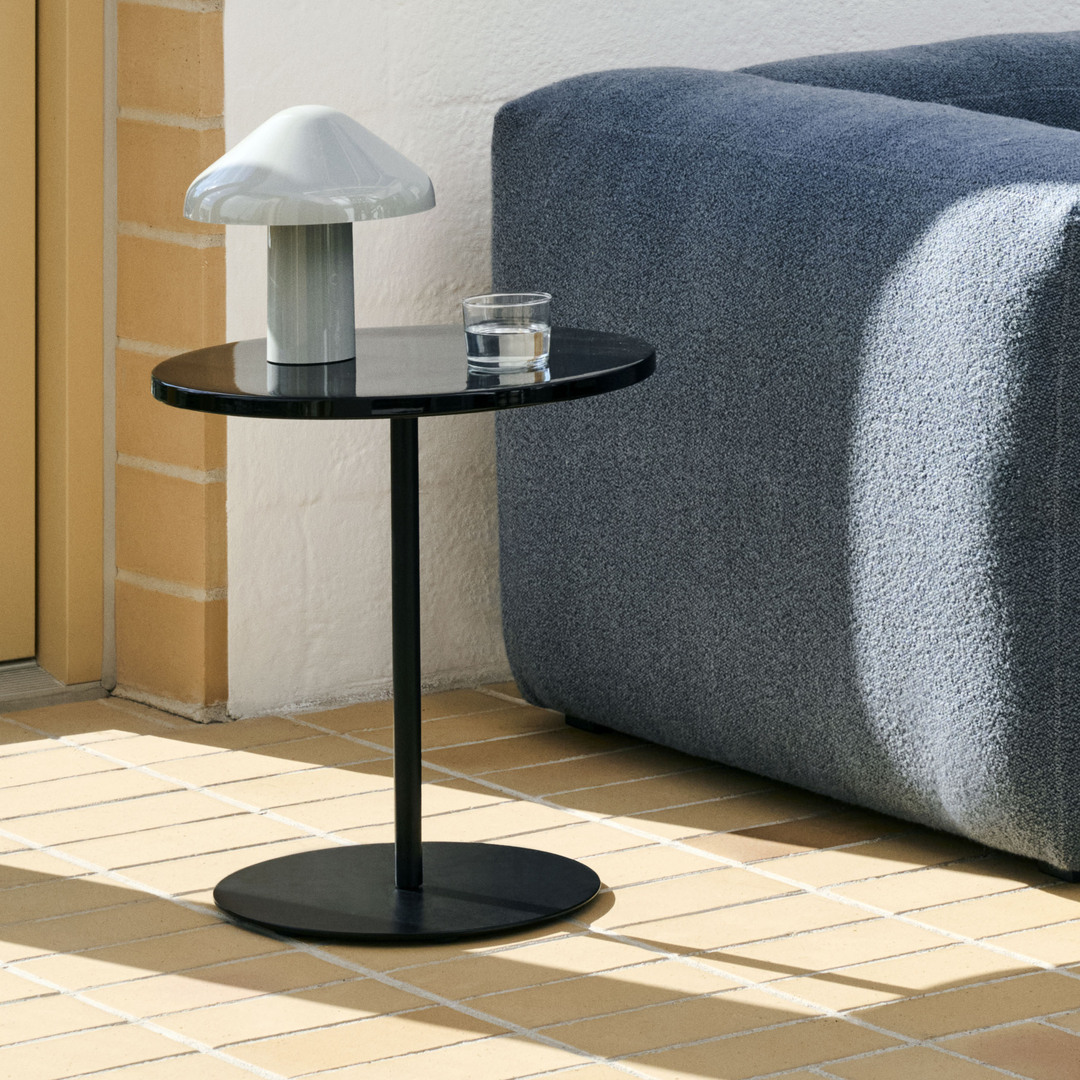 HAY Couchtisch Pyro Coffee Table von HAY Black Powder-coated / Black ceramic