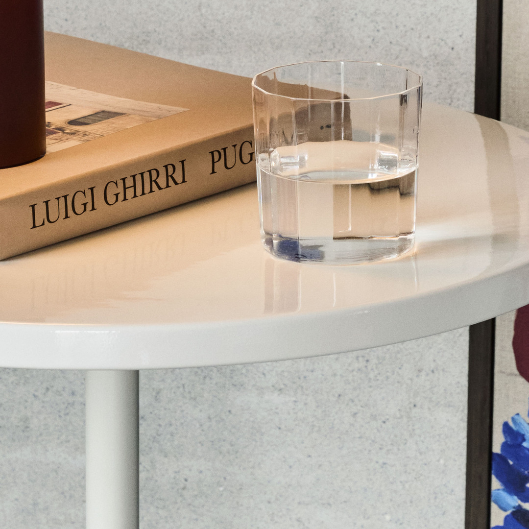HAY Couchtisch Pyro Coffee Table von HAY White Powder-coated / Eggshell ceramic