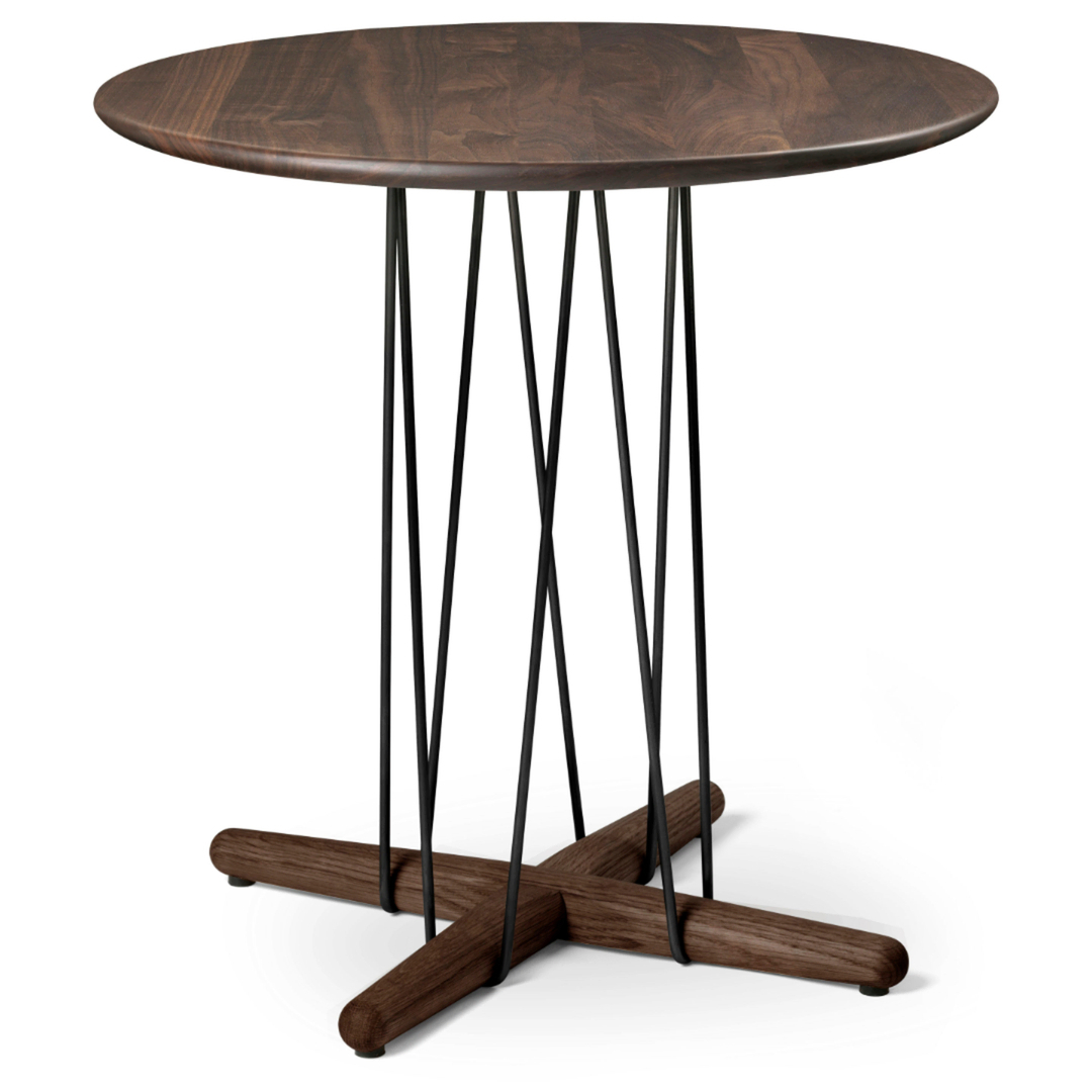 Carl Hansen & Søn E021 Embrace Lounge Table Walnut oiled, Ø: 48 cm / H: 48 cm , Powder-coated black steel