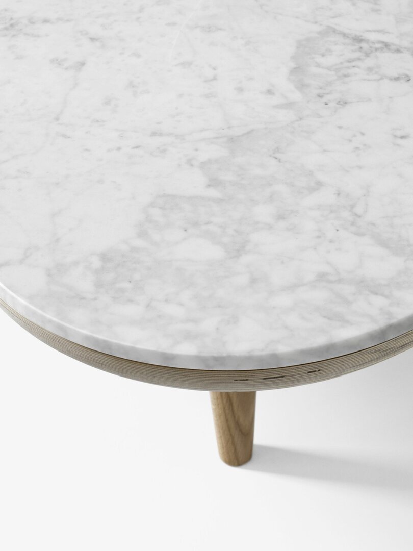 White oiled oak w. Honed Bianco Carrara