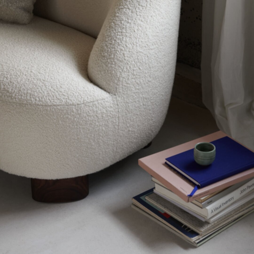 &Tradition Margas LC3 Oiled walnute Karakorum 001 Sofa