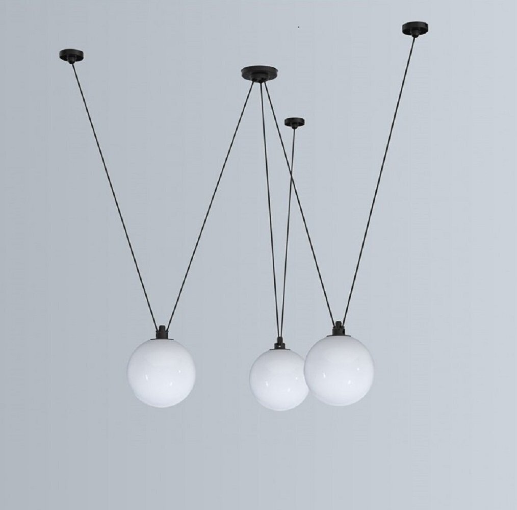DCW Les Acrobates De Gras N°325 - Glass Ball