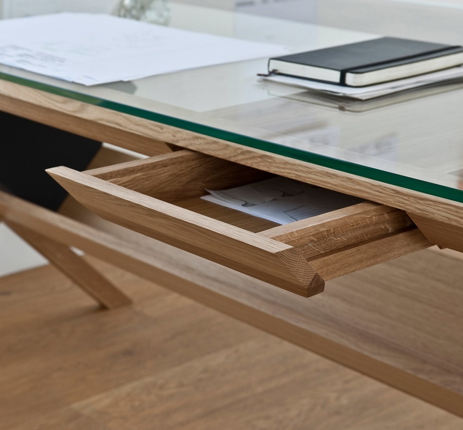 Case Covet Desk