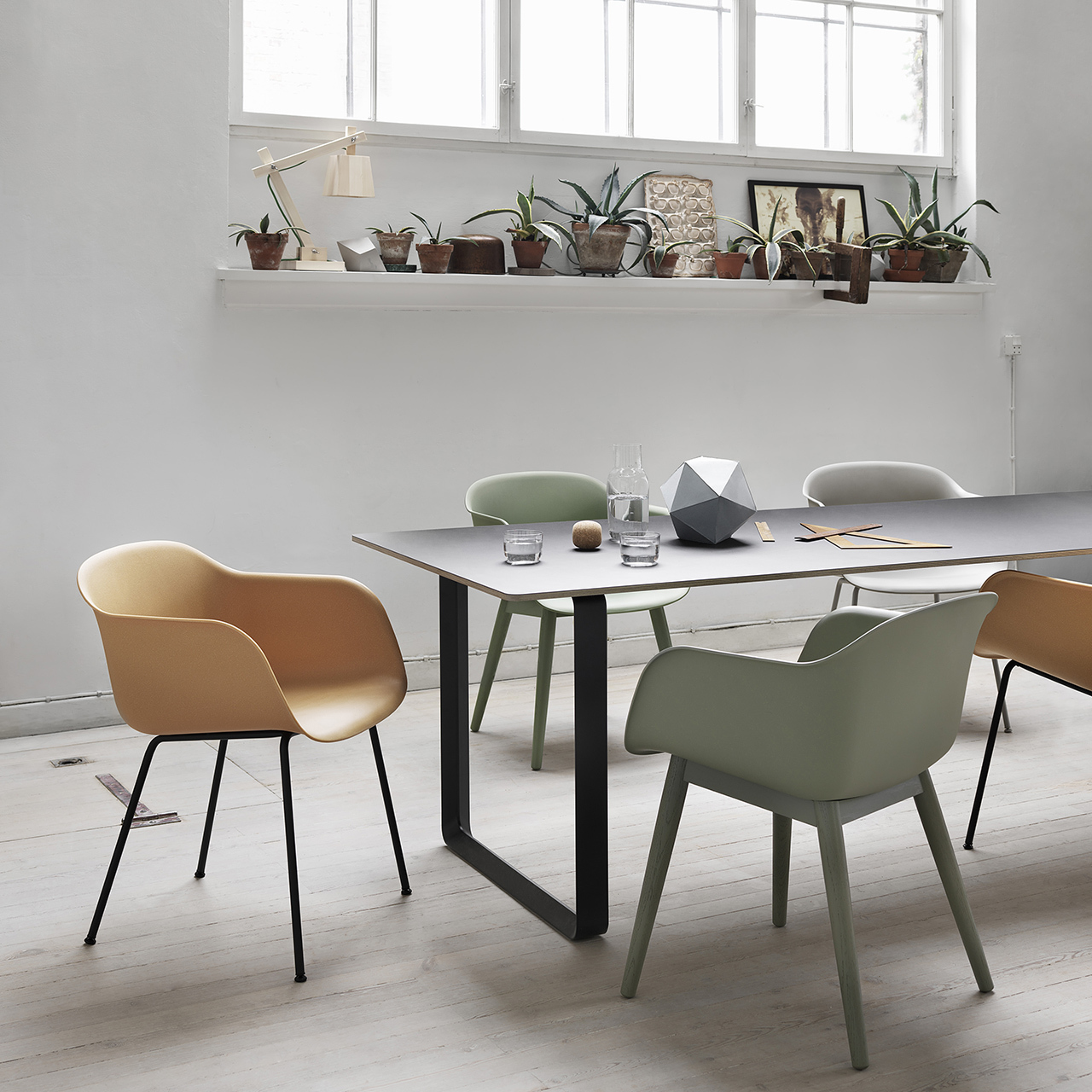 Muuto Fiber Schalenstuhl Holz Mood 2