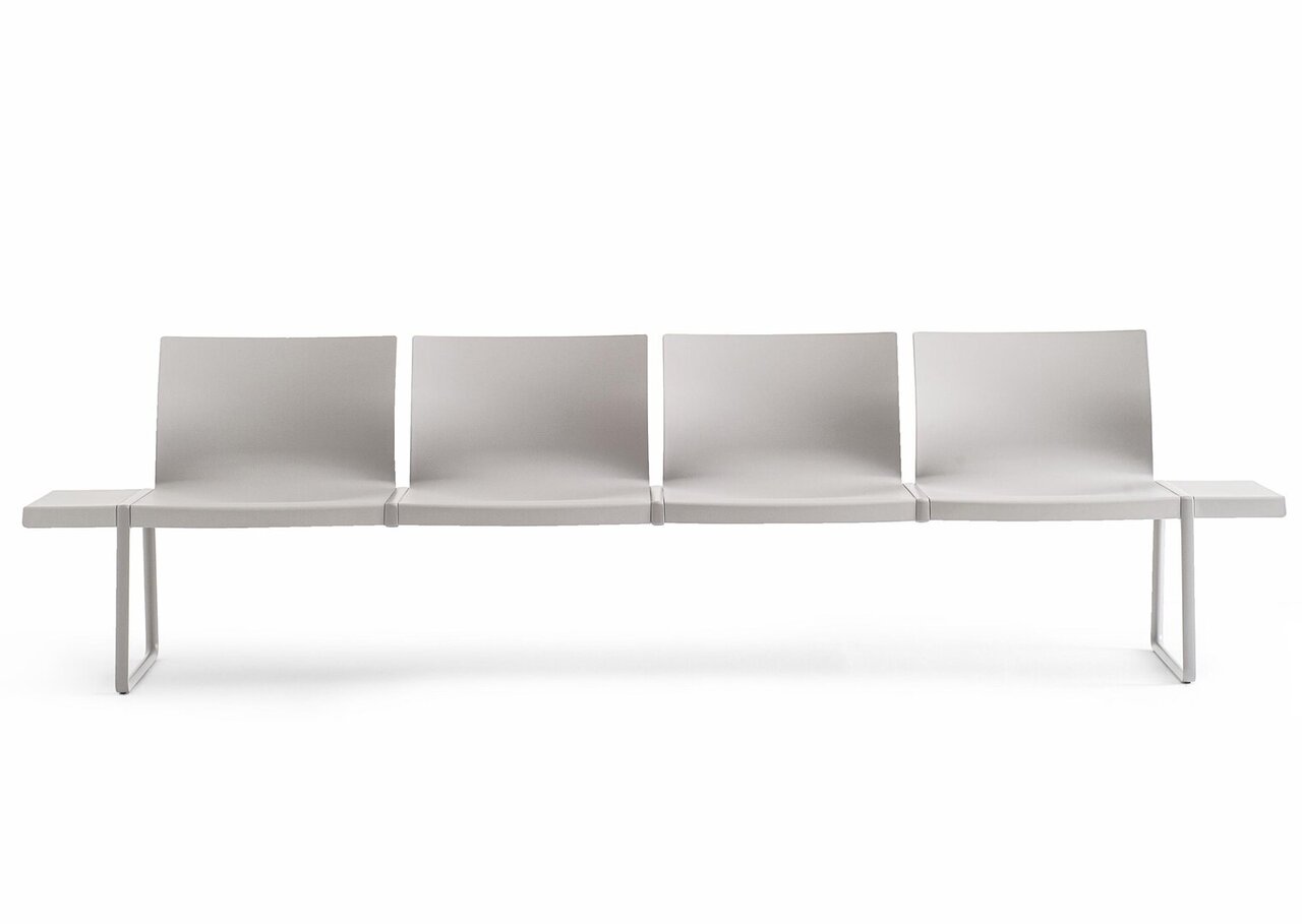 Pedrali Plural Bänke-4-Sitzer-BE-Polypropylen Beige-CR-Aluminium Verchromt