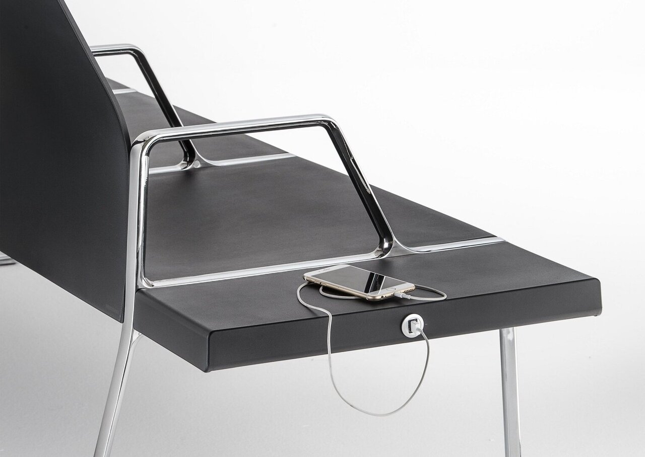 Pedrali Plural Bänke-3-Sitzer-NE-Polypropylen Schwarz-CR-Aluminium Verchromt