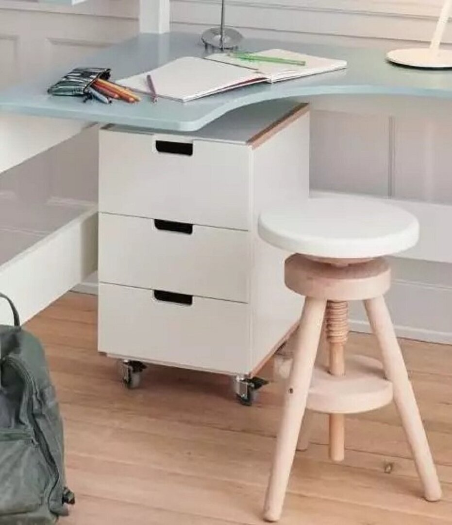 Manis-H Hocker