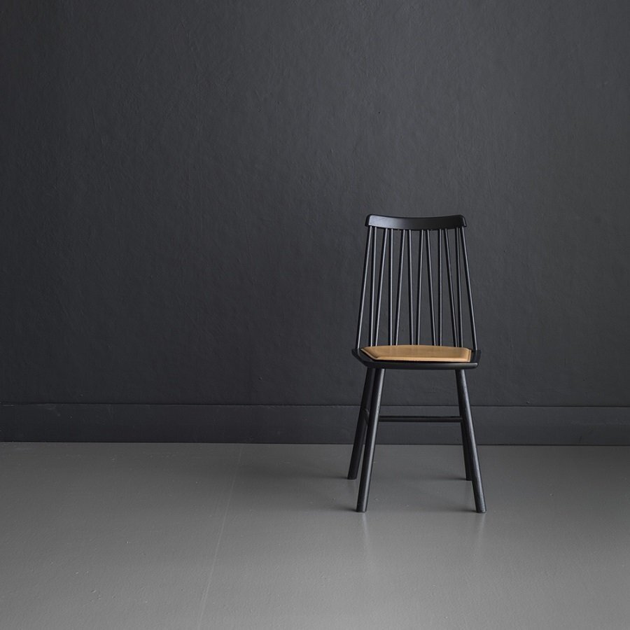 Hans K ZigZag Chair Ash Black- Camel