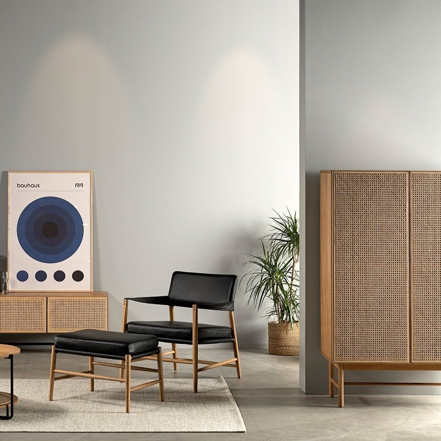 HANS K RACQUET CABINET OAK OILED- LEGS OAK