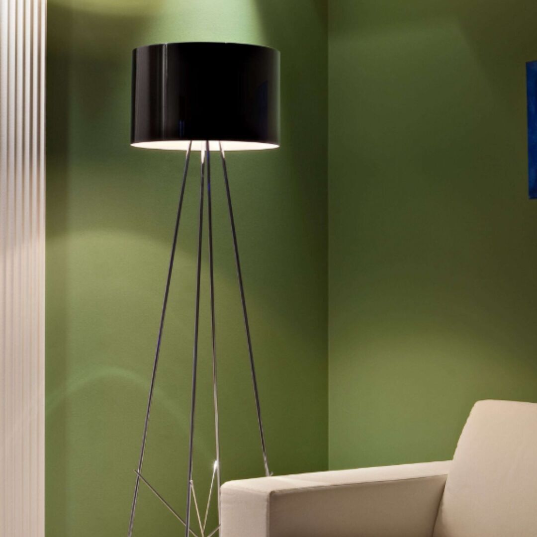 Flos Stehleuchte Ray F2 von Flos  Hellrosa RAL 3015, Aluschirm, schwarz-1