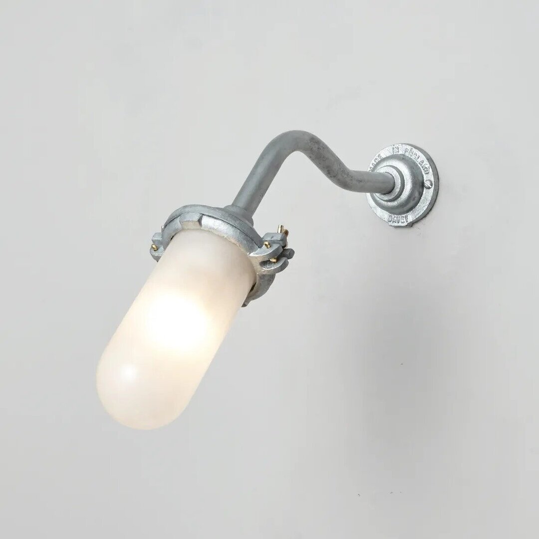 Original BTC, ORIGINAL BTC Exterior Bracket Light, No Ref, Canted, Round
