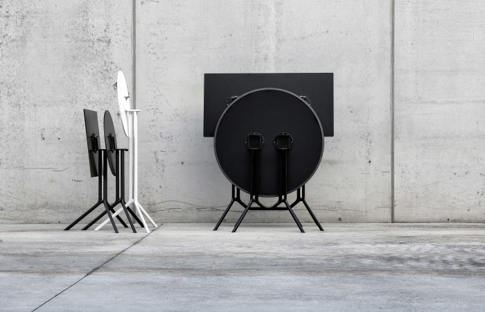 Kristalia Poule Double Tisch