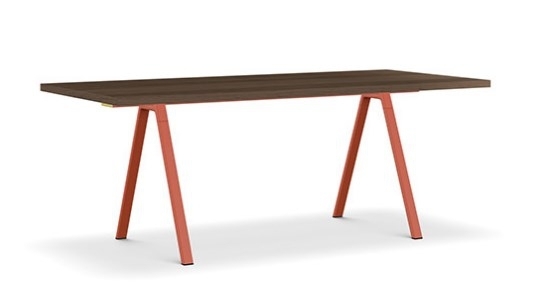 Kristalia Neat - Holz Tisch - Nussbaum - Korallrot