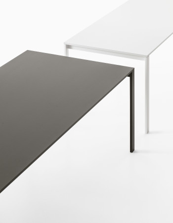 Kristalia Be-Easy Tisch