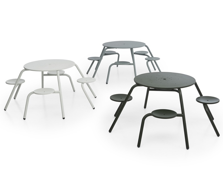 Extremis Virus 4-Seater Outdoor Picnic Table