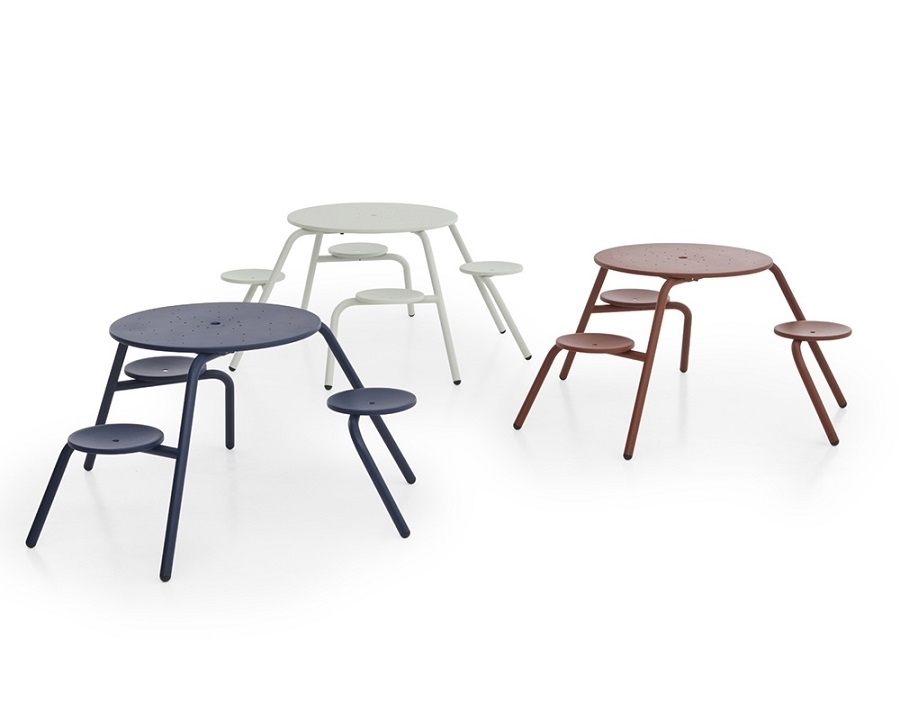 Extremis Virus 4-Seater Outdoor Picnic Table