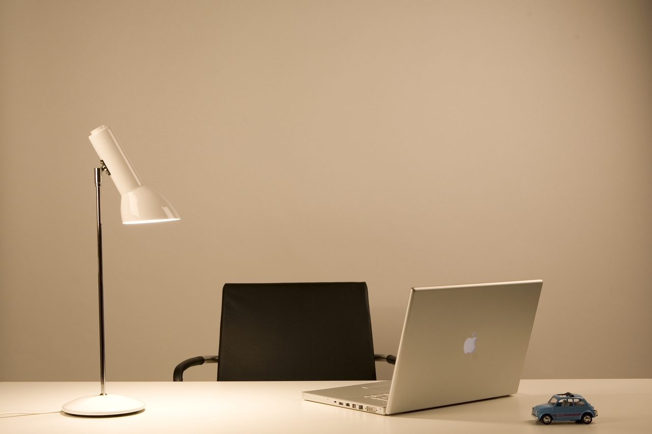 CPH Lighting Oblique Tischleuchte Hochglanz Weiss