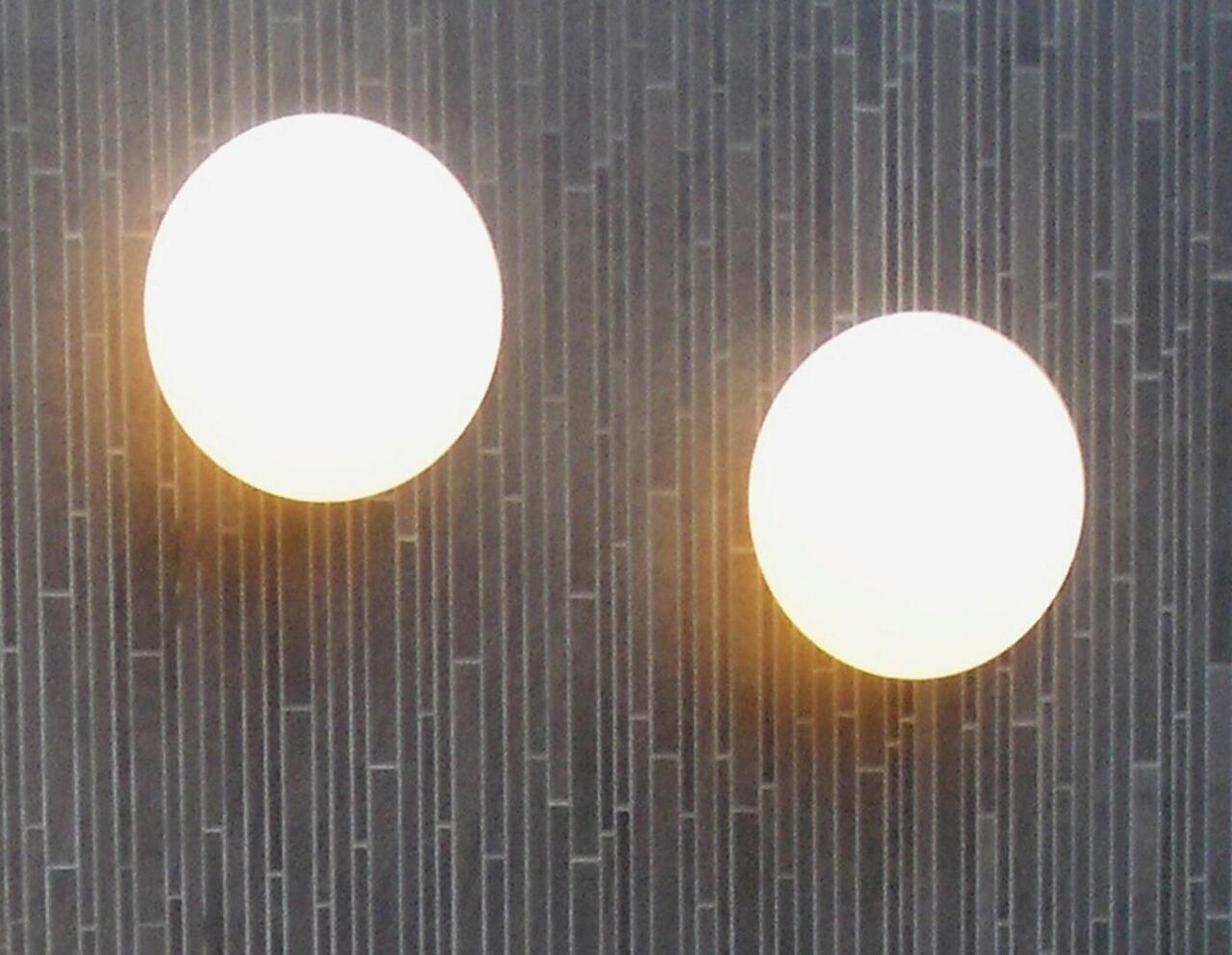 CPH Lighting Eggy Pop Up Decken- und Wandleuchte Mittel