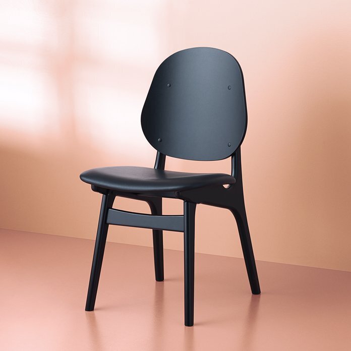Warm Nordic Noble Chair with Black Lacquer Beech - Black Prescott leather