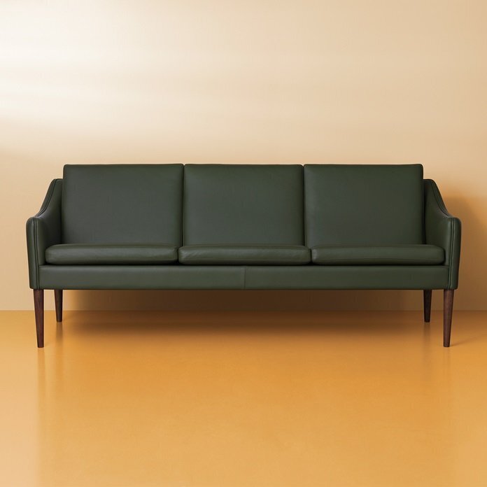 Warm Nordic Mr. Olsen Sofa 3 Seater with Walnut Oiled Oak - Pickle green leather