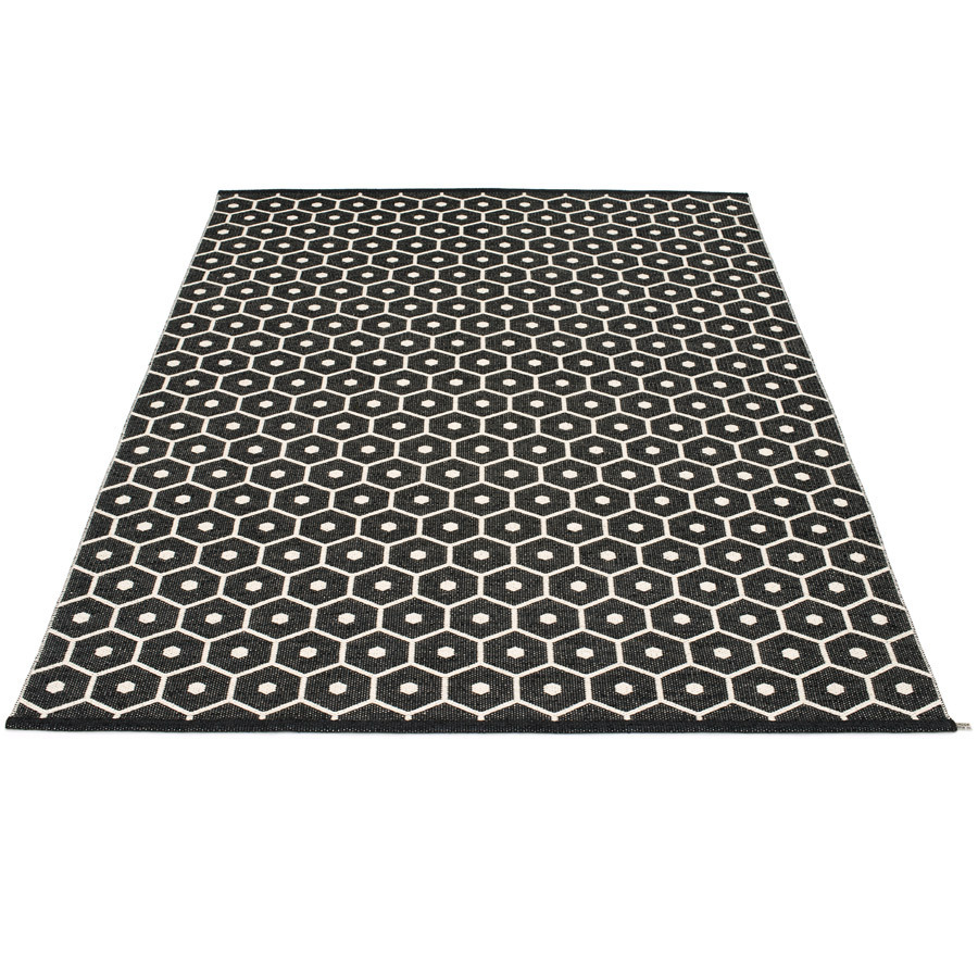 Pappelina Honey - Black · Vanilla- 180 x 260 cm