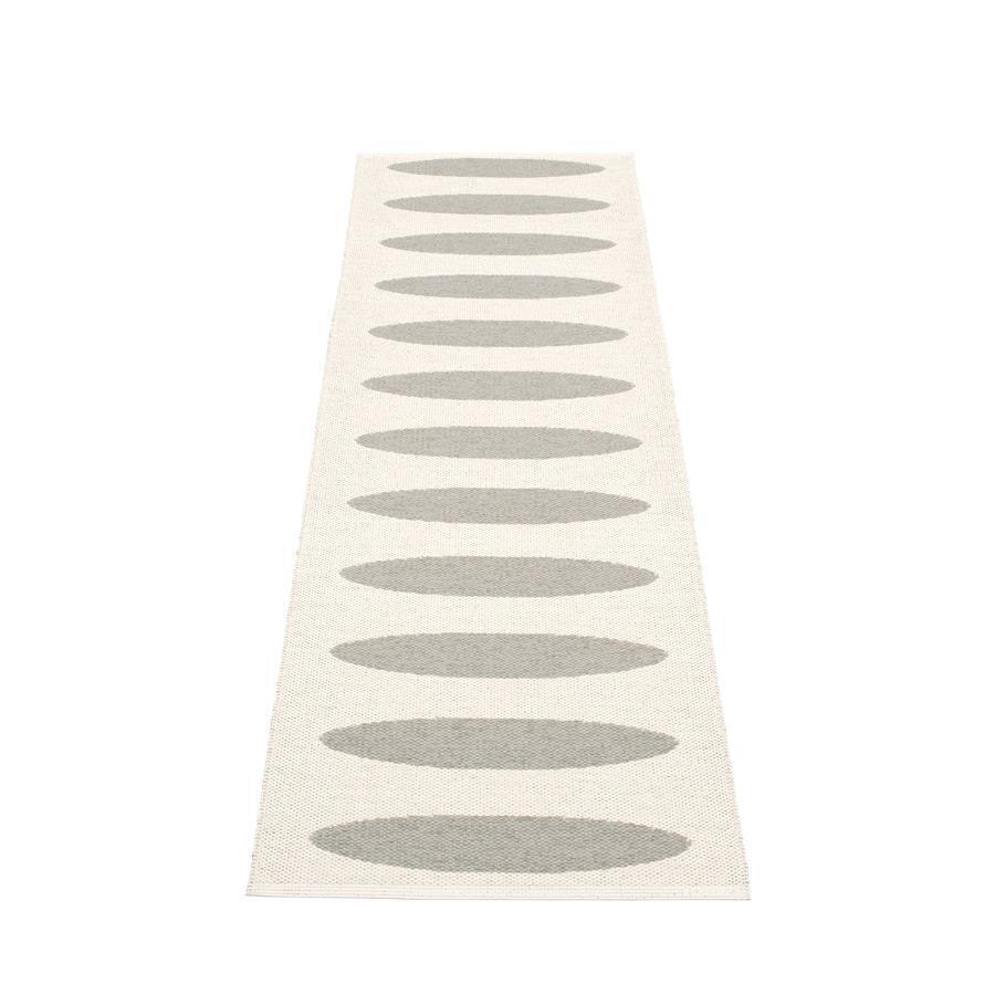 Pappelina Ella - Warm Grey · Vanilla - 70 x 225 cm